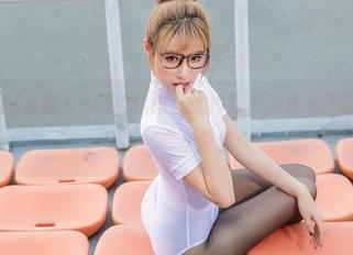 AISS爱丝(钻石版) - 就凭松果儿这件毛衣，看来我的壁纸又该升级了，岂止是美！