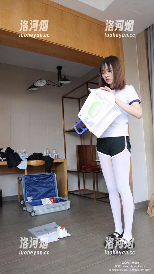BoBoSocks袜啵啵 - 小甜豆的甜蜜秘密？图包里的五一快乐哦，值得好好琢磨。-洛河烟