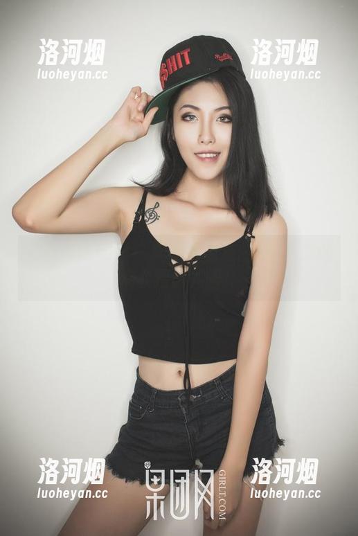 GIRLT果团网 - 美图求魔法：Miss琪的皮衣搭配咒语！-洛河烟