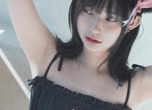 在Hizzy(히지)的美足写真集中，原图里的每个细节都是一个叹息。