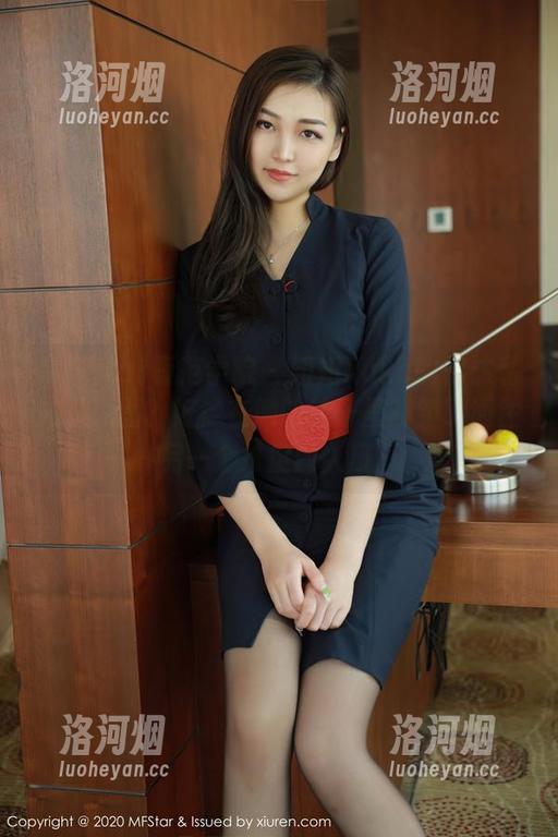 MFStar模范学院 - 妞妞koko的棉袜私拍，原图？好像在她的袜子里找到了通往另一个维度的入口。-洛河烟