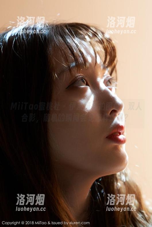MiiTao蜜桃社 - 伊素妍私拍图包：双人合影，随机的瞬间会是怎样的呢？-洛河烟