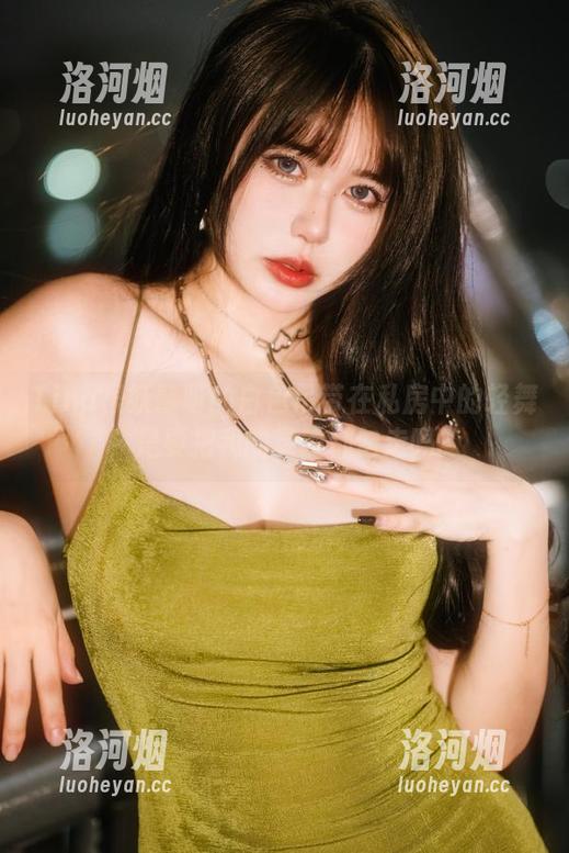 Tina很妖孽呀的白色吊带在私房中的轻舞,是要把我的灵魂都勾走吗?-洛河烟 Tina很妖孽呀的白色吊带在私房中的轻舞,是要把我的灵魂都勾走吗?-洛河烟