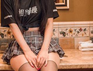 TouTiao头条女神 - 易阳的超级碗杯健身辣妹套图：让你想为她加油喝彩，哈哈！