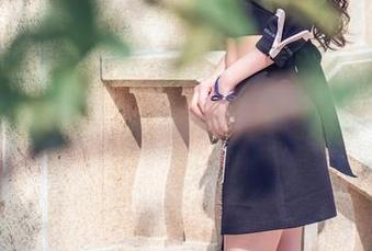 TouTiao头条女神 - 看看这位松果儿学妹，她的合集光是摆POSE就让人想多了几秒