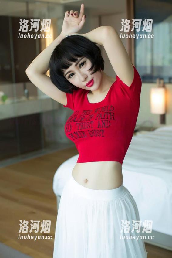 UGirls尤果网 - 水汽缭绕，尤菲儿私房浴室作品中的洗澡灵感-洛河烟