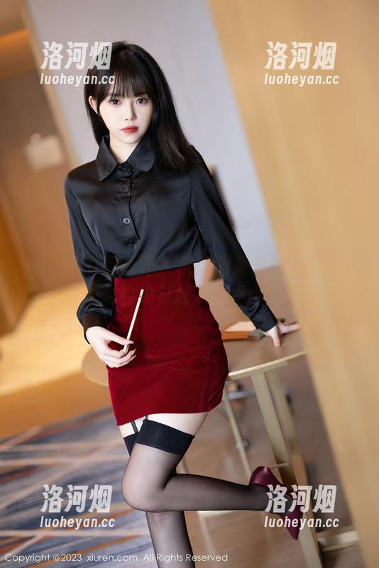 XIAOYU语画界 - 灰丝图集里的玥儿玥er，隐隐约约勾起了一点小心思...-洛河烟
