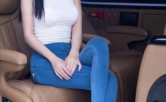 Xiuren秀人网 - 乔一一圣诞写真——当家居和怀旧碰撞，你会发现意想不到的美。