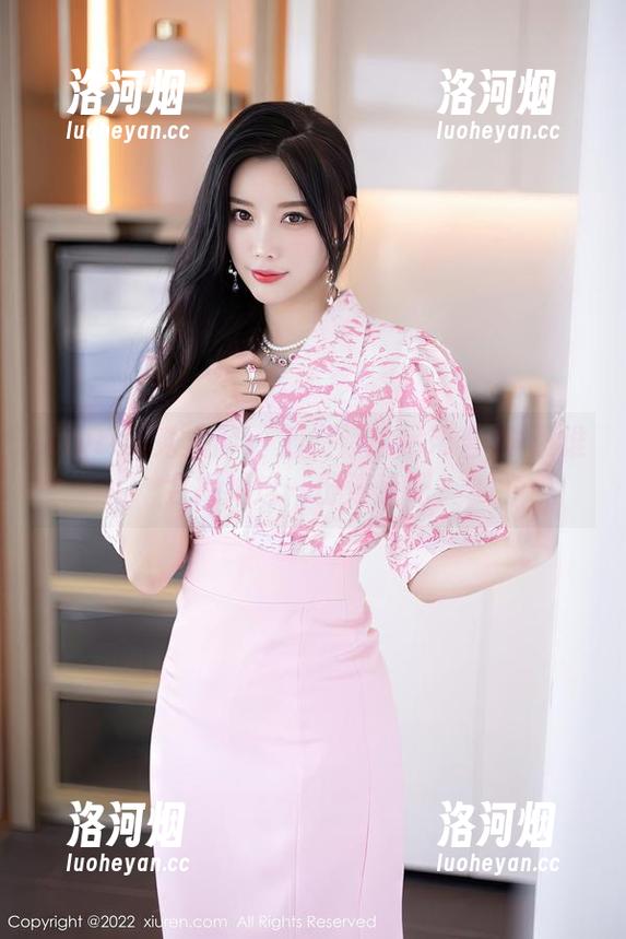 Xiuren秀人网 - 刘婷婷的吊带合集-没谁会拒绝这一份清凉吧？-洛河烟