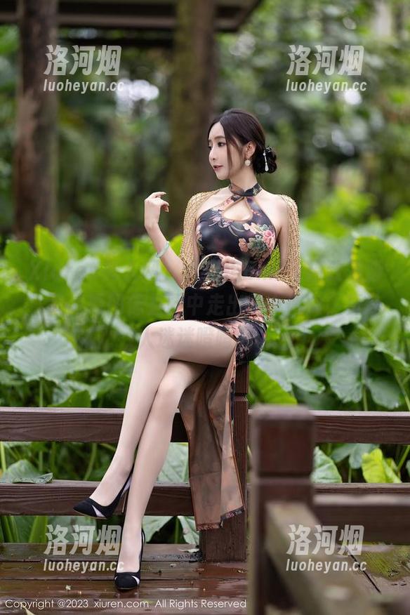 Xiuren秀人网 - 大琪琪Emily精致美脚，高清原图像是画中走出的小仙女，真让人迷迷噔噔的。-洛河烟