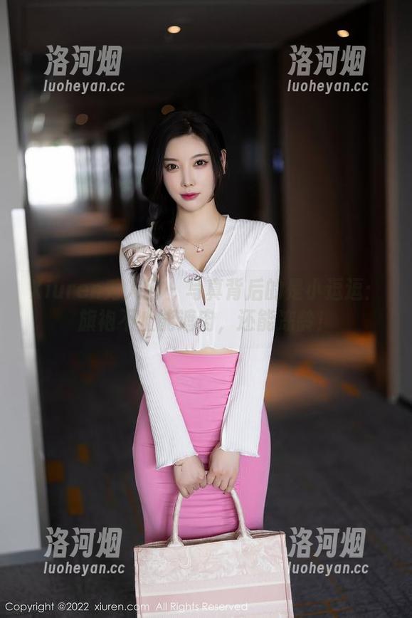 Xiuren秀人网 - 写真背后的是小逗逗：旗袍不止能遮肉，还能冻龄！-洛河烟