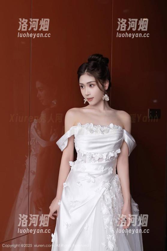 Xiuren秀人网 - 黑白写真之王馨瑶Yanni：原来简约有多撩-洛河烟