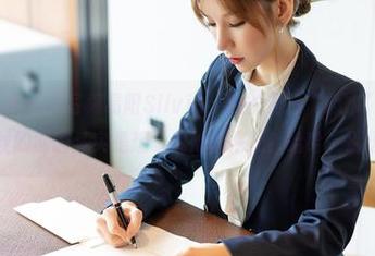 YouMi尤蜜荟 - 写真易阳Silvia：我的夏日“心水”，有人会说下载的原因其实是想研究她的搭配？哈哈，别逗了。