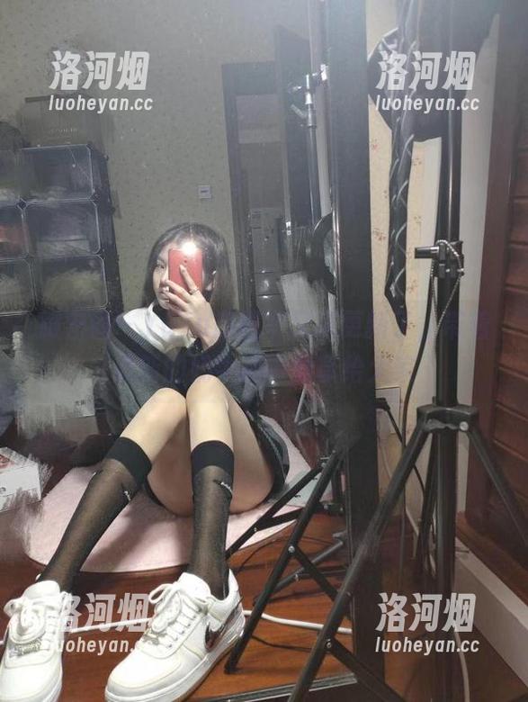 微密圈 - YuYu超甜丫又来更新了，带着最新的奶牛趣事分享给大家-洛河烟