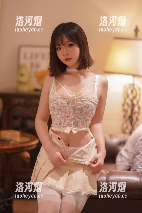 yuuhui玉汇短裤美图之旅——警告，脚踏入这满屏都是腿的区域，慎重哦！-洛河烟