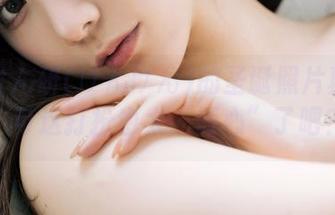 想说けん研(けんけん)的圣诞照片真不错，可这打扮也太“倾心”了吧？