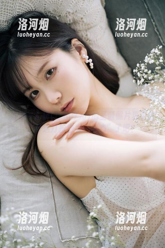 想说けん研(けんけん)的圣诞照片真不错，可这打扮也太“倾心”了吧？-洛河烟