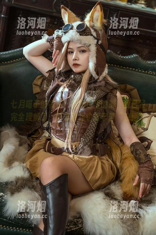七月喵子的福利！这图包里的脚，我已经完全理解了：原来裸足也能辛苦“在岗”！-洛河烟