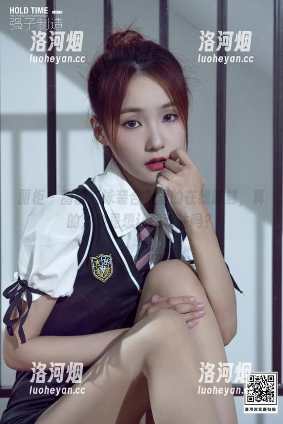 丽柜 - 甜甜在泳装合集里的在线时刻，真的，她是想让我专注吗？-洛河烟