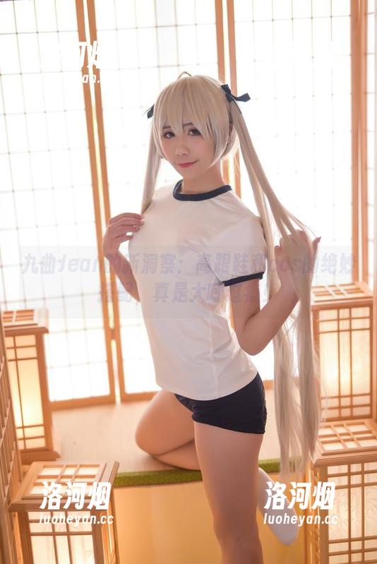 九曲Jean的新洞察：高跟鞋和cos的绝妙搭配，真是大呼过瘾！-洛河烟