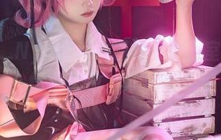 伊喵君_Nya的私拍图集：办公室变身迷情小天地，真敢玩！