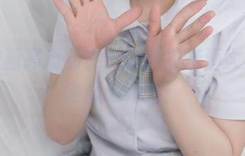 兔玩映画高清图库：体操服烧酒大对决，谁赢谁喝酒！