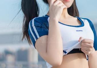 嗷呜虎虎的私人空间：私拍图片里，都是热忱和一点点的囚爱。