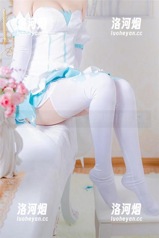 原图大揭秘：墨玉M穿校服后的异样气息-洛河烟