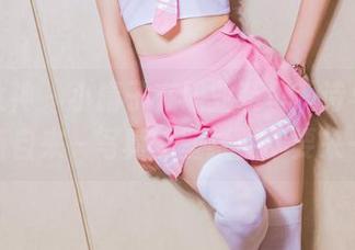 头条女神 - 小晴子在职业装里，诗与远方都不请自来～写真、壁纸要不要来一张？