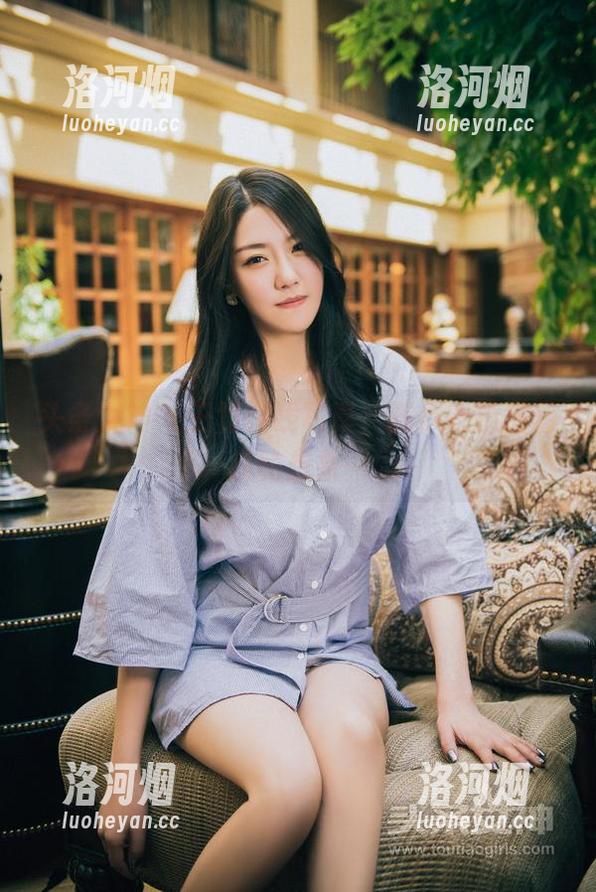 头条女神 - 王竹在线写真，连体衣撩拨着我的想象…-洛河烟