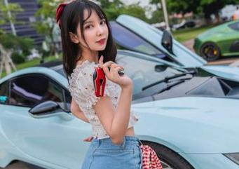 套图里妍子坚不可摧变身花嫁，真想问她婚礼上能省去多少酒水预算！