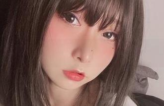 小泉学姐吖的死库水，别的不说，单看原图我只想自言自语。