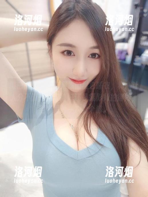 微密圈 - 小玉吃果冻的黑色睡衣，真心让人分不清是她穿得好还是摄影师拍得妙，全套图片一次看个够。-洛河烟