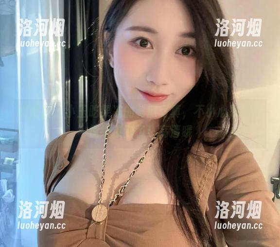 微密圈 - 小玉吃果冻的制服写真，不小心把我的视线撩到了！高清哦-洛河烟