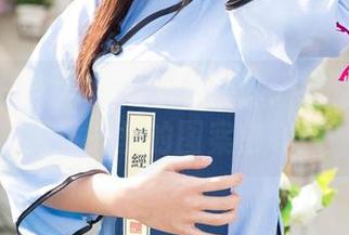 尤果网 - 含含的万圣节之旅：带你揭秘那无圣光里的图案密码！
