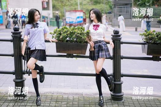尤蜜荟 - 美脚大赏，易阳Silvia的原图，下载后别忘了评论我！-洛河烟