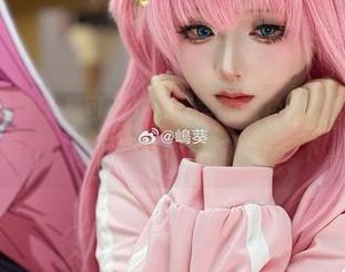 别人的蓝色兔子是可爱系，嶋葵的蓝色兔子嘛，妩媚又俏皮，高清效果让我对比了一下。