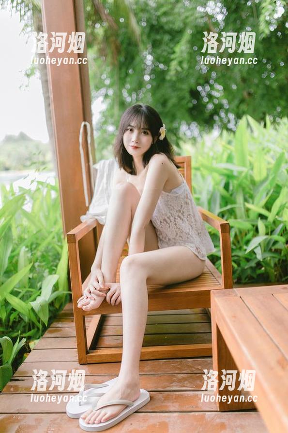 念雪ww的白日梦：她在套图里舞动的夏日微风，快来下载一份清凉！-洛河烟