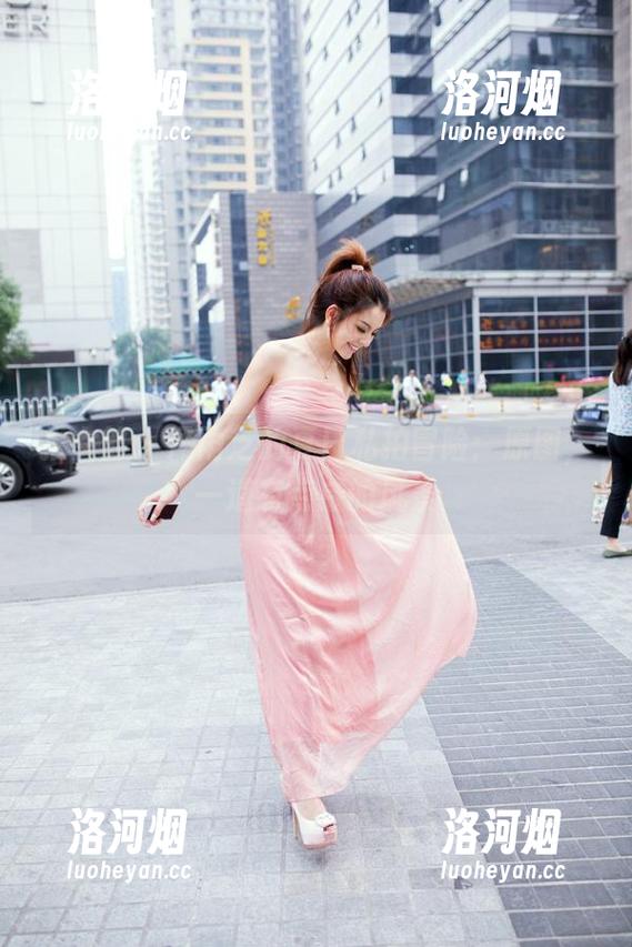 推女郎 - 冯雨芝的夏日私拍冒险：原图，一道有点咸的风景-洛河烟