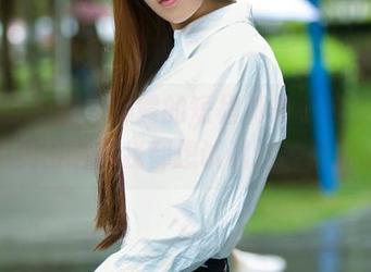 推女郎 - 哇，娜露的短裙真是个惊喜！最新的美图晒得我都想试试这种搭配啦。