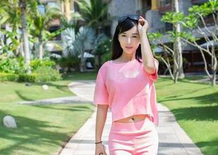 推女郎 - 图包中的王馨瑶：婚纱似乎在召唤我前去试婚！