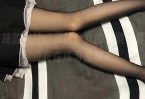 微密圈 - 今晚的关注：提袜少女的长腿写真，不知她有没有在练习篮球？