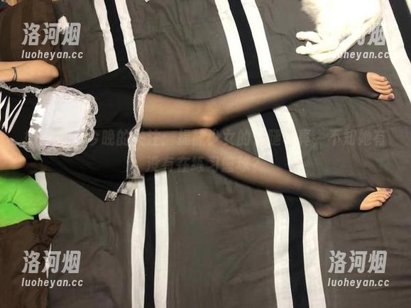 微密圈 - 今晚的关注：提袜少女的长腿写真，不知她有没有在练习篮球？-洛河烟