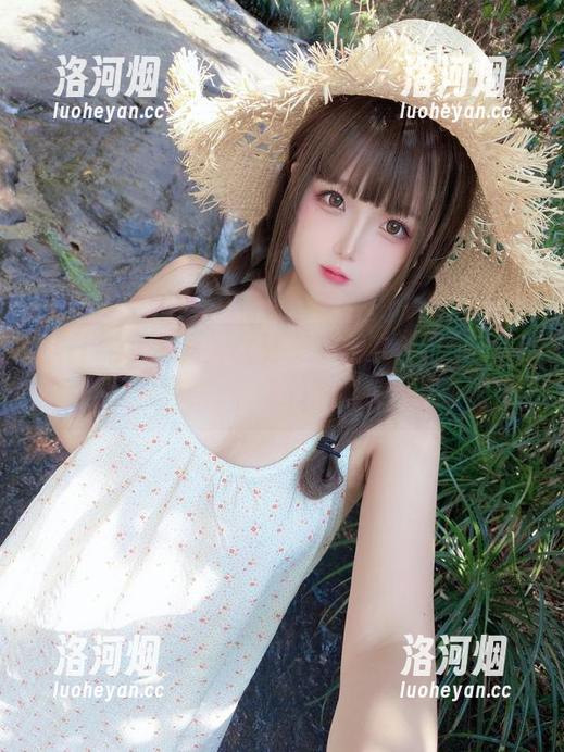 从日奈娇的镜头看更衣人偶泳装：下载这份写真集，做你游泳池的焦点！-洛河烟