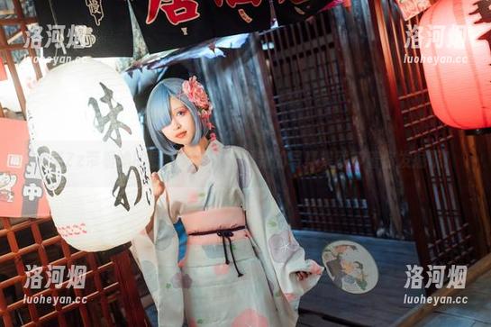 晕崽Zz带着她的厨娘又来了，更新的写真集就等着你发掘呢！-洛河烟