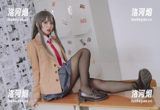 果咩酱新装扮：cos长腿，更新是啥呢？-洛河烟