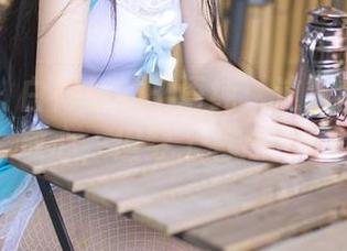 果团网 - 白衬衫的王语纯：这一套我看着放心，但穿上有点啰嗦