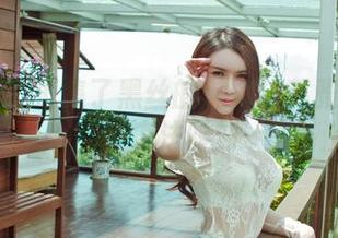 果团网 - 汇集了黑丝的魅力！莫雅淇和她的魔法时刻