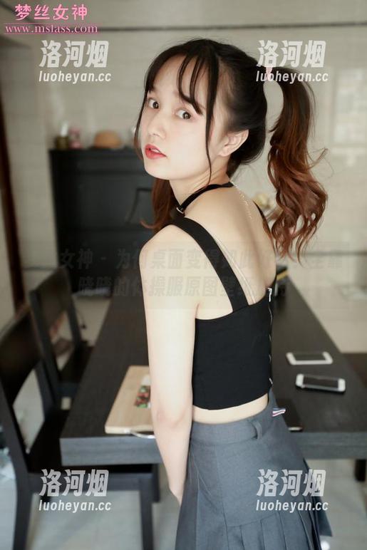 梦丝女神 - 为何桌面变得如此好看？全靠晓晓的体操服原图壁纸加持-洛河烟