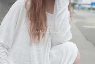 梦丝女神 - 认真看晓晓的写真：袜子如纸张，心思又重。